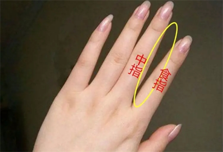 人的手指有五个,而五指之间则有四个间隙,间隙的大小疏密也反映着其人的性格，手指间隙大小预示什么?