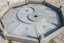 在分析用神由善变为不善时，必须根据命局的配合来判断，不能简单地作概论