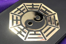 月令逢建禄，或月劫，四柱又有财星透出，但没有食神和伤官，这种格局难以成格
