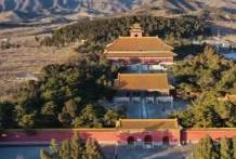 明清两代的帝陵的“风水”格外讲究,加之建筑的配合,皇陵选择及规划达到很高的艺术水平