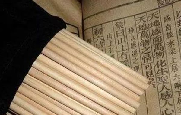 梅花易数起卦法介绍:察言观色:如何为人占；预知未来:如何为自己占