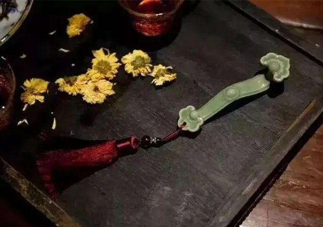 程颐立足于这种外王理想，亲亲与尊尊的原则结合得最为完美