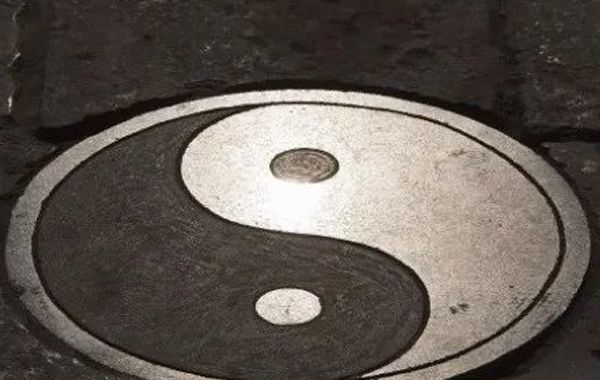 人有人之命运，宅有宅之地运，万物皆有其运，选址建宅确定坐向，宅之地运至少为四十年或八十年以上