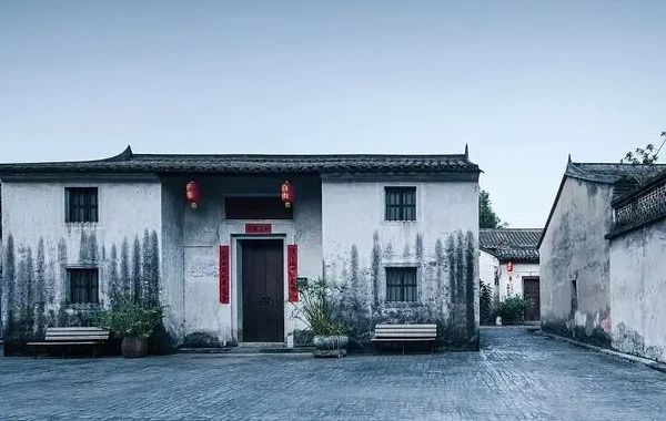 根据楼盘名字选住宅；最好选与楼盘坐向相一致的住宅；住宅对面不适合有高楼、破墙