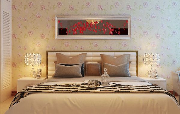 卧室风水需注意卧室的灯光最好是温暖而柔和,电视和空调安装也要注意方位