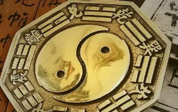 姓名数理的先天八字虽均不佳但若能相互补救，也能成功发达。