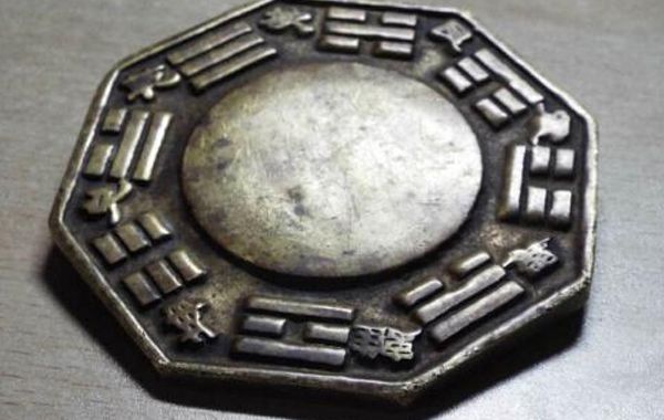 六爻与梅花易数同断的好处：可以多断很多信息，还可以相互验证相互补充