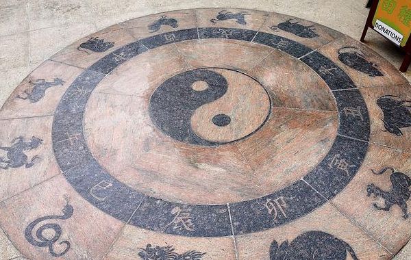 六乙日十二时辰断之丙子时、丁丑时断：六乙日生时丙子,伤官坐贵福不全