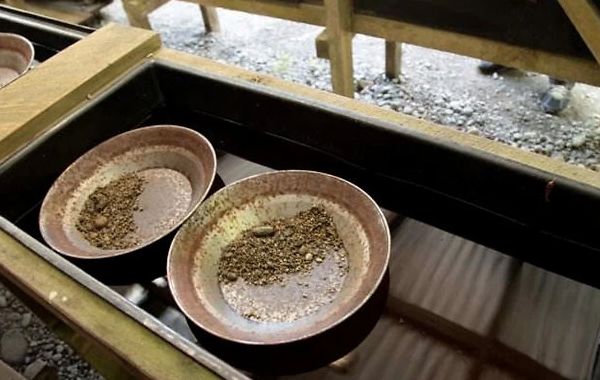 土生正月、二月：己土生于寅月卯月，寅月己土卯月己土日干八字喜忌分析