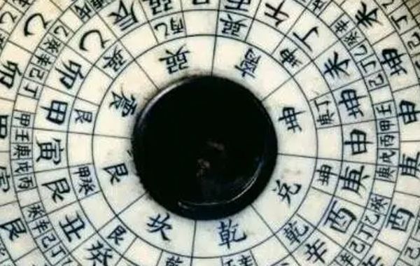 天干为静，地支为动，动静相伐，进退相倾，八字的搭配很关键