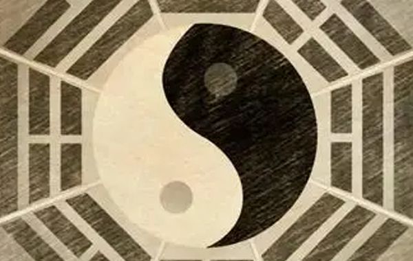 羊刃出现在五鬼之局，则会流落异乡;勾绞出现在三刑之局，则会屡遭流放