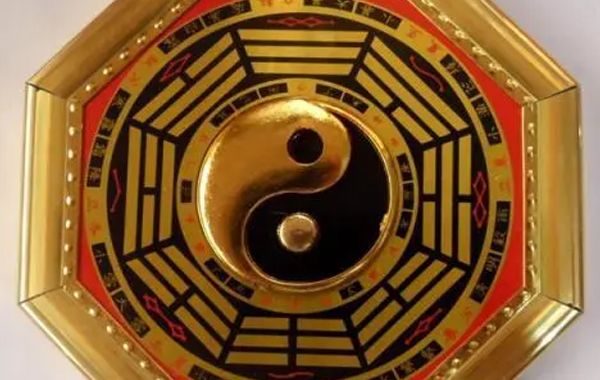 如果劫财羊刃遇到官杀，就是台阁大臣之命;归禄倒冲遇到刃伤，主有朝廷之贵