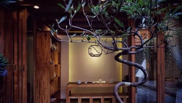 住宅地基：坐南朝北宅基，西方卦位盈凸，坐东朝西宅基，西北卦位盈凸
