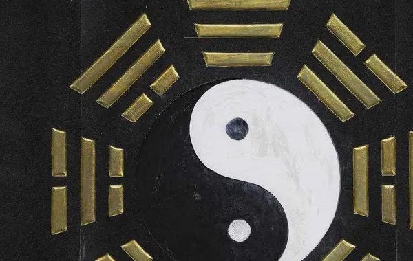 扶助或抑制日元的五行皆可成为用神，扶助日元的用神有两种:一种是印，一种是比劫