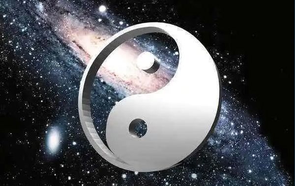 在分析用神由善变为不善时，必须根据命局的配合来判断，不能简单地作概论