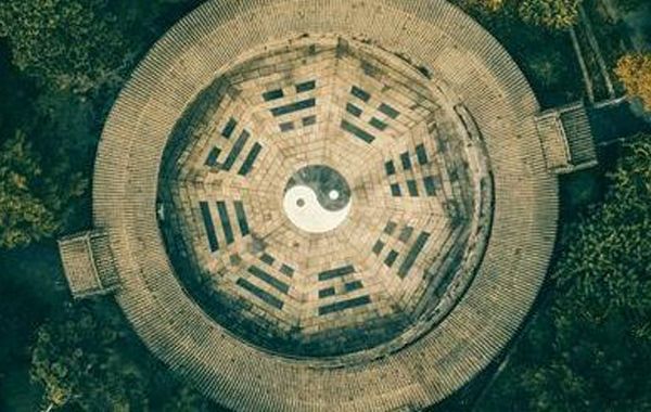 推断命局的时候，存在两个基本法则，一个是五行的生克制化，一个是五行的流通生化