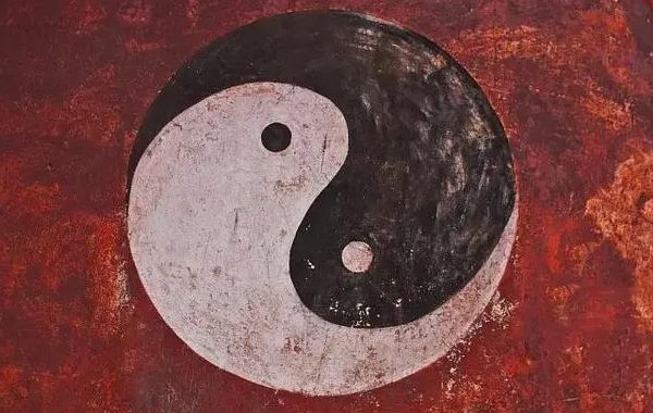 “两意情通”就是指日主想要得到喜神用神的辅助，喜神用神也能够辅助日主，两者彼此能够得到沟通