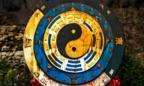 相地术的理论是建立在古代中国哲学"气"的概念之上的，古人认为宇宙是由“气"生成的