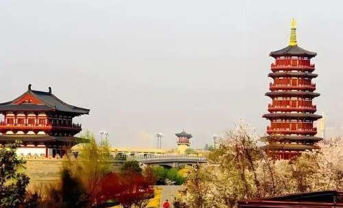 历史上曾有周公卜居营洛色的故事,周天子选择洛阳这个地方是经过缜密考虑的