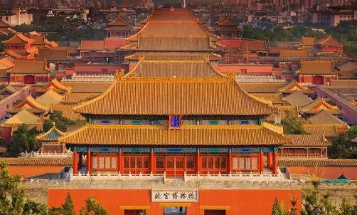 明代紫禁城前朝仍采用五门三朝之制，表示我大明王朝是直接从周王朝那里承袭了下来