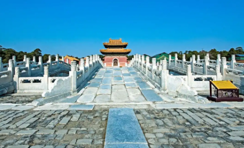 “风水攸关”的神秘，成了古代哲匠对抗权势横暴于预和应付世俗心理的武器